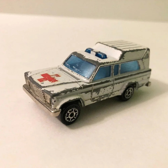 Vintage Majorette Ambulance No 269 Made in France Diecast  Missing Doors - Picture 11 of 12